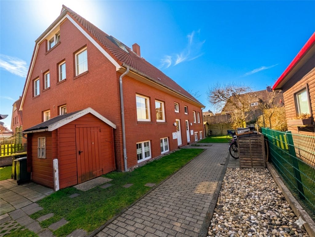 Eingang mit Gartenhäuschen