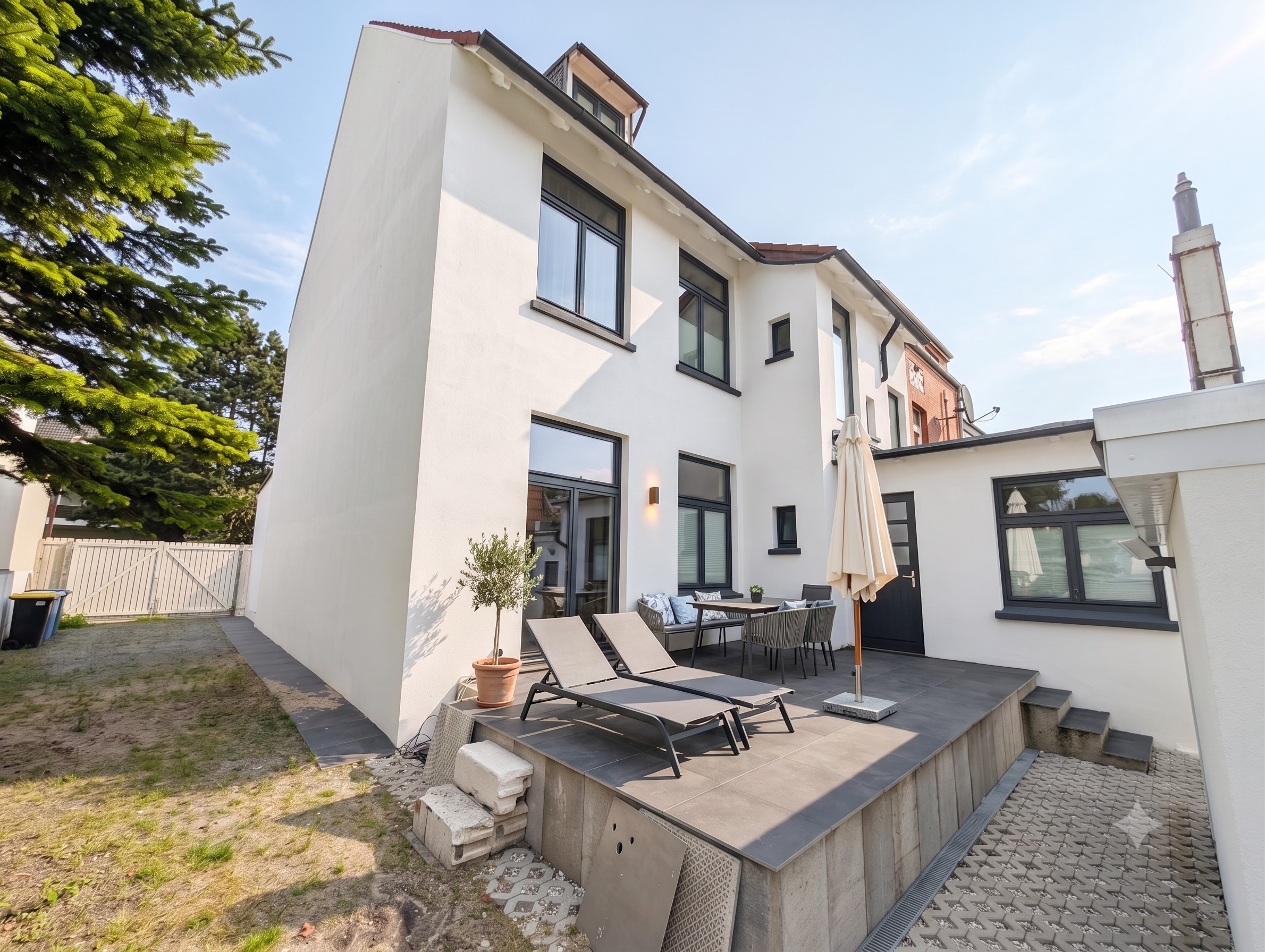 Hinteransicht Terrasse